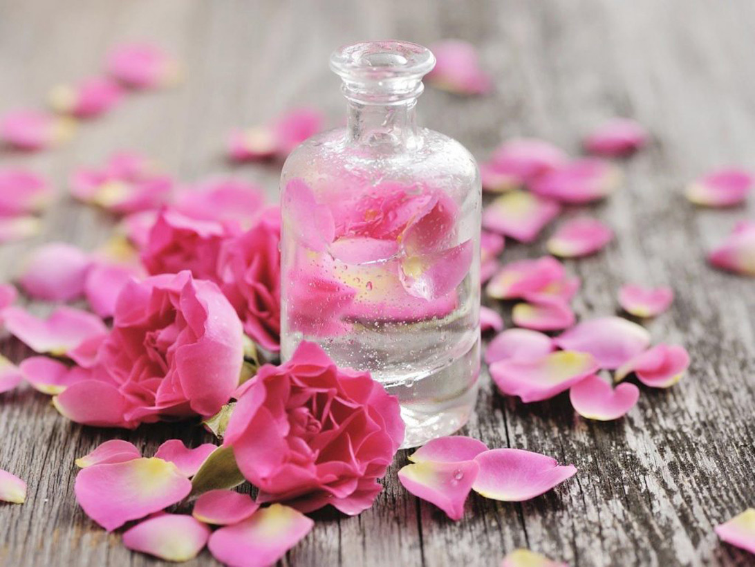 Rosalia by Bảo Hiên: Tác hại của nước hoa hồng nếu dùng sai cách