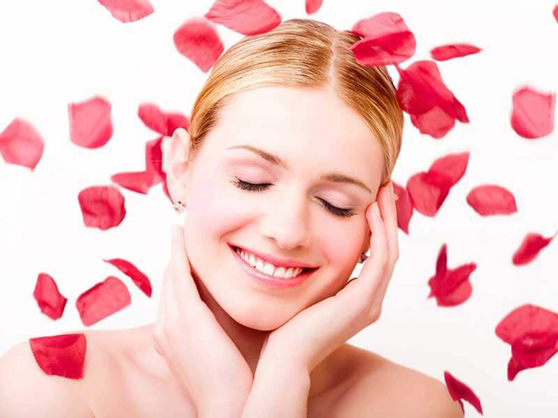 Rosalia by Bảo Hiên: top 9 tác dụng của nước hoa hồng mang thanh xuân đến cho bạn
