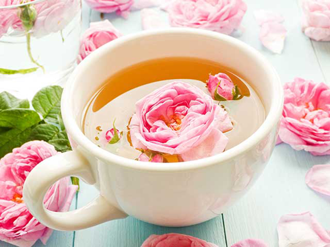 Rosalia by Bảo Hiên : Bật mí cách pha trà hoa hồng tươi ngay tại vườn